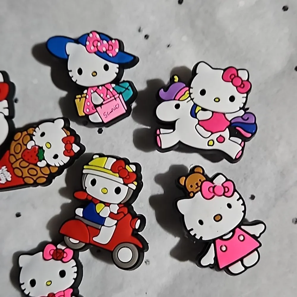 Hello Kitty 🎁 Croc Charms set of 10